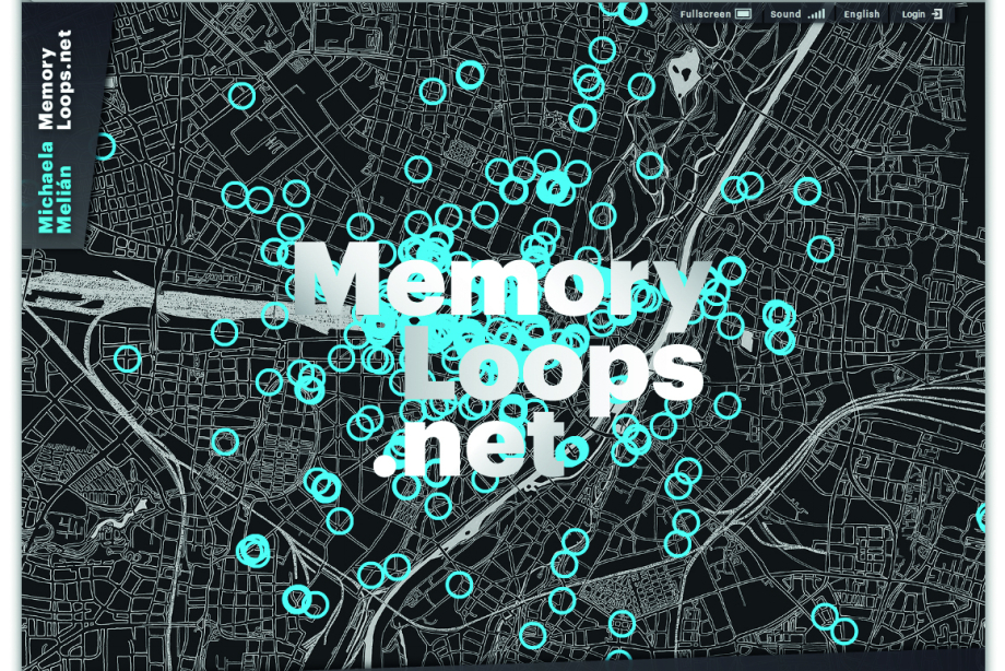 Unter www.memoryloops.net erscheint die Startseite des virtuellen Denkmals Memory Loops. 300 Tonspuren (markiert als blaue Kreise auf einem skizzierten Stadtplan Münchens) zu Orten des NS-Terrors in München sind dort anklickbar und hörbar.