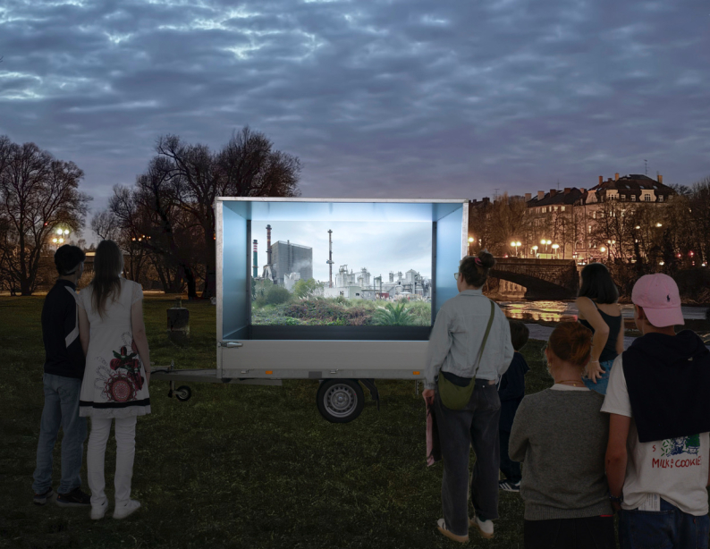 Evening atmosphere along the Isar; people are watching a movie on a mobile video platform.